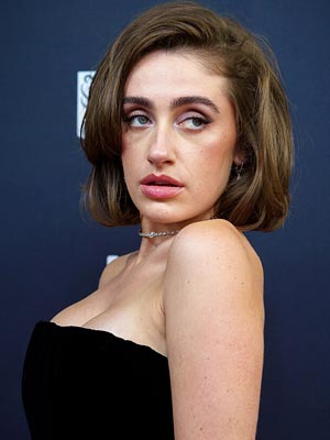 Рэйчел Сеннотт в роли Майи